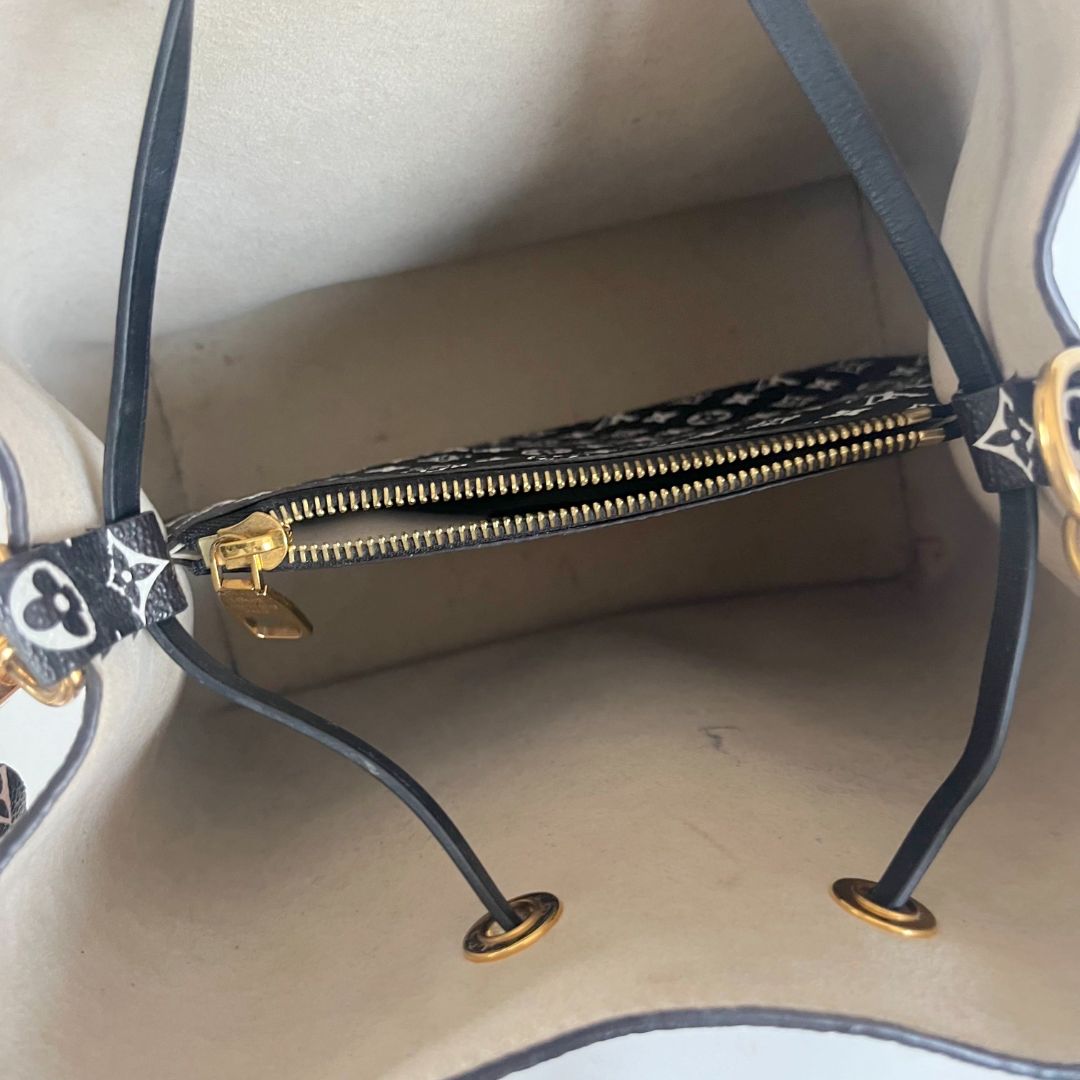 Louis Vuitton Monogram Giant Jungle NéoNoé Ivory bag