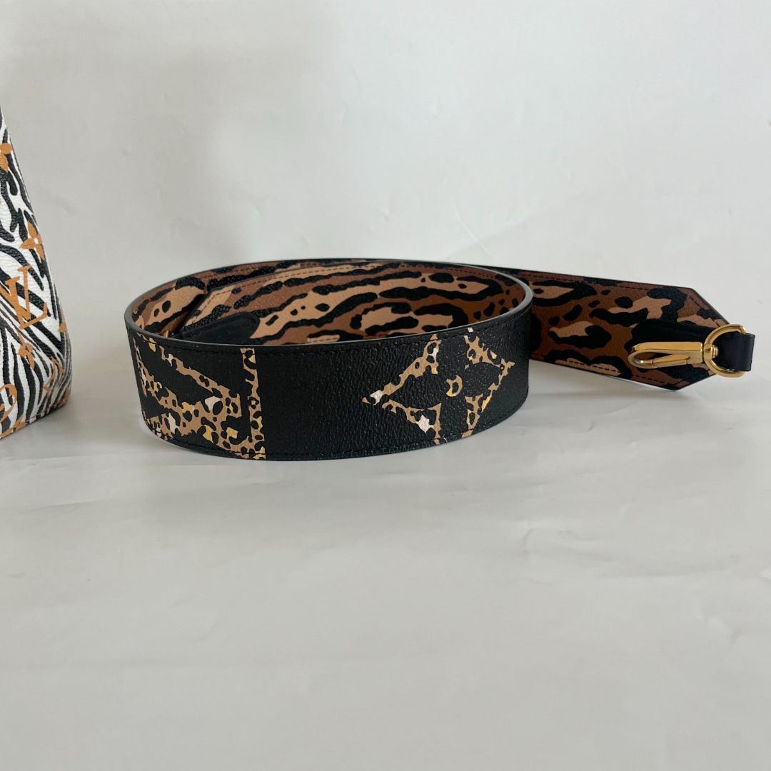 Louis Vuitton Monogram Giant Jungle NéoNoé Ivory bag