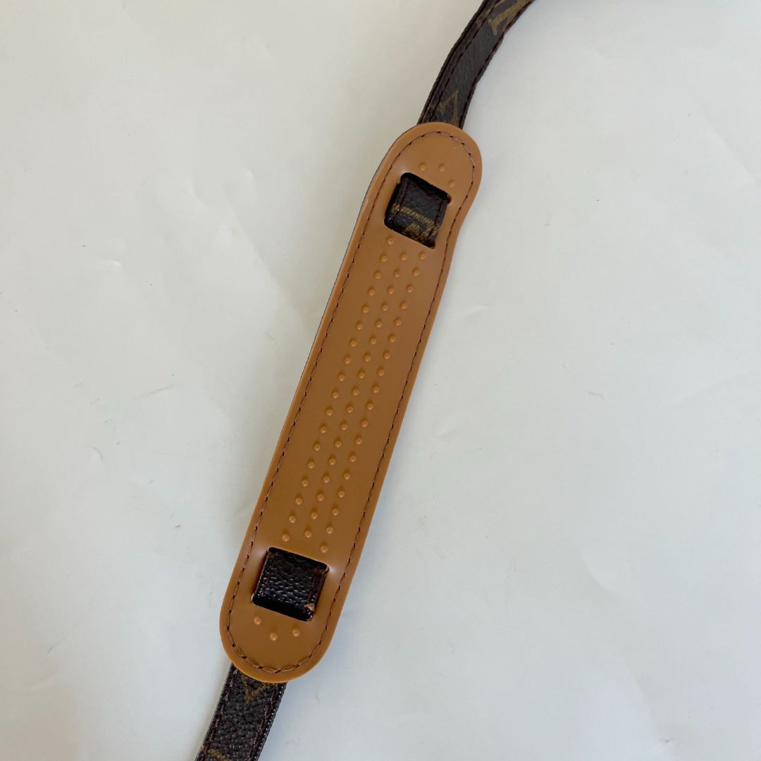 Lous Vuitton brown monogram canvas pochette