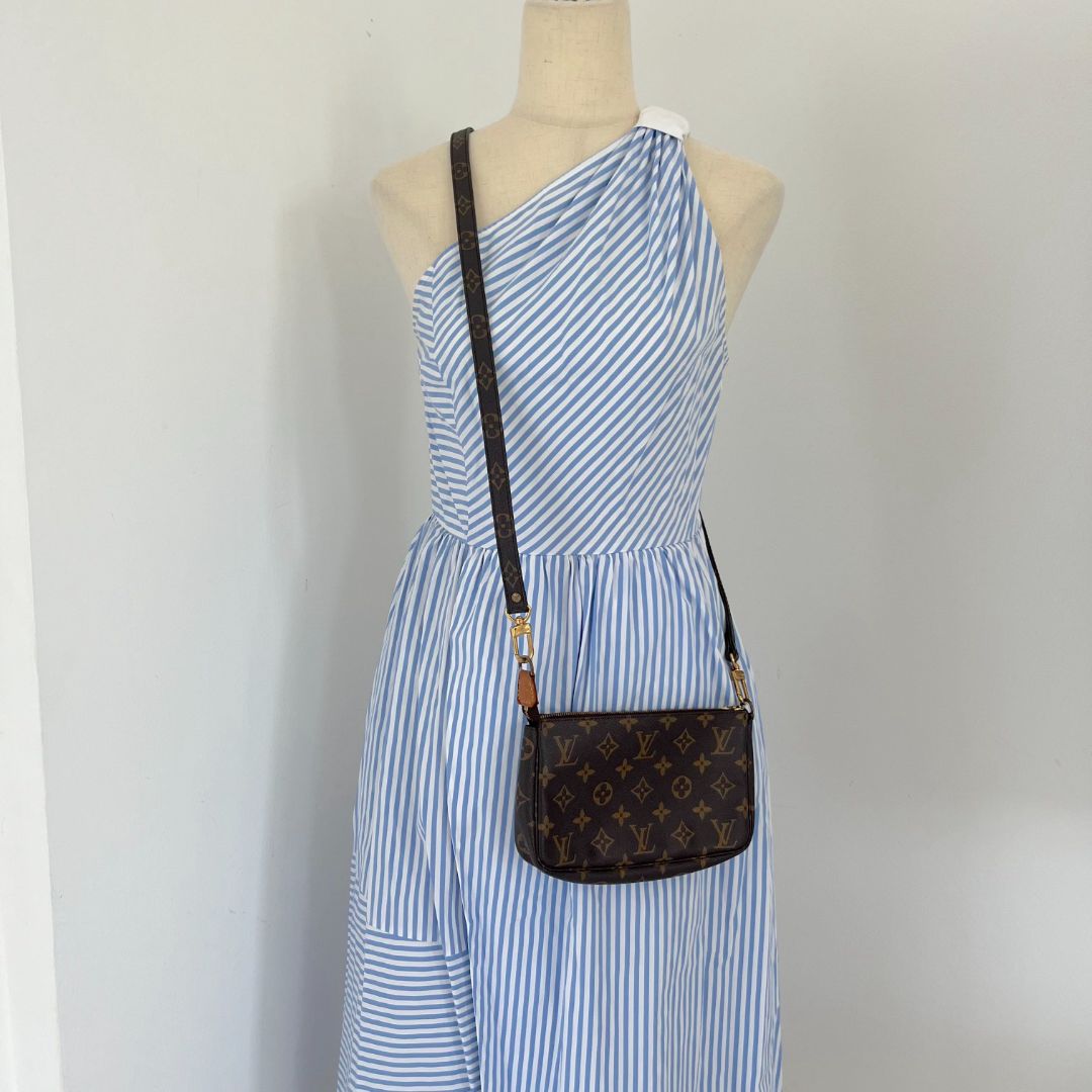 Lous Vuitton brown monogram canvas pochette