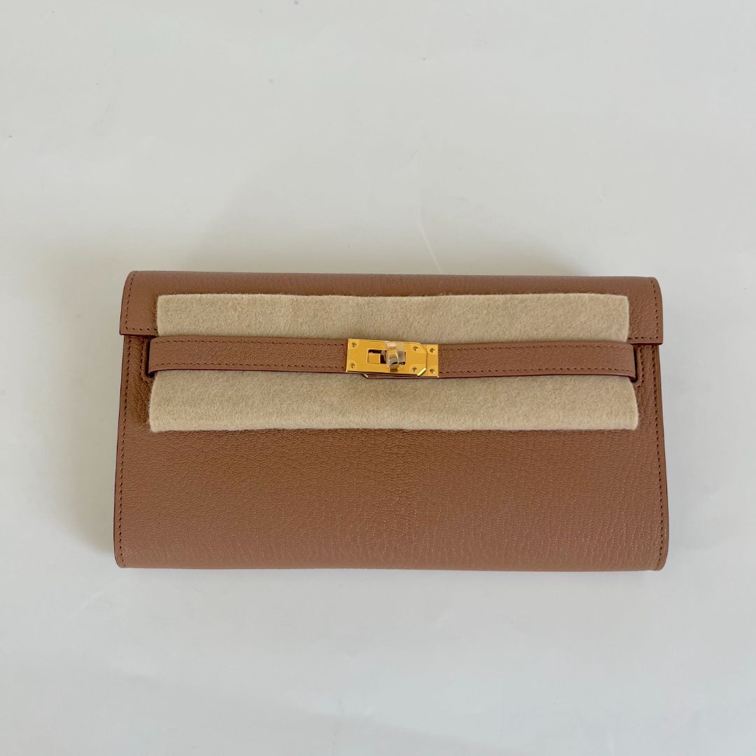 Hermès Kelly to Go Chevre Mysore leather with gold hardware