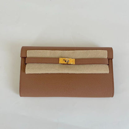 Hermès Kelly to Go Chevre Mysore leather with gold hardware