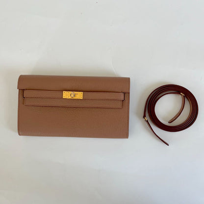 Hermès Kelly to Go Chevre Mysore leather with gold hardware