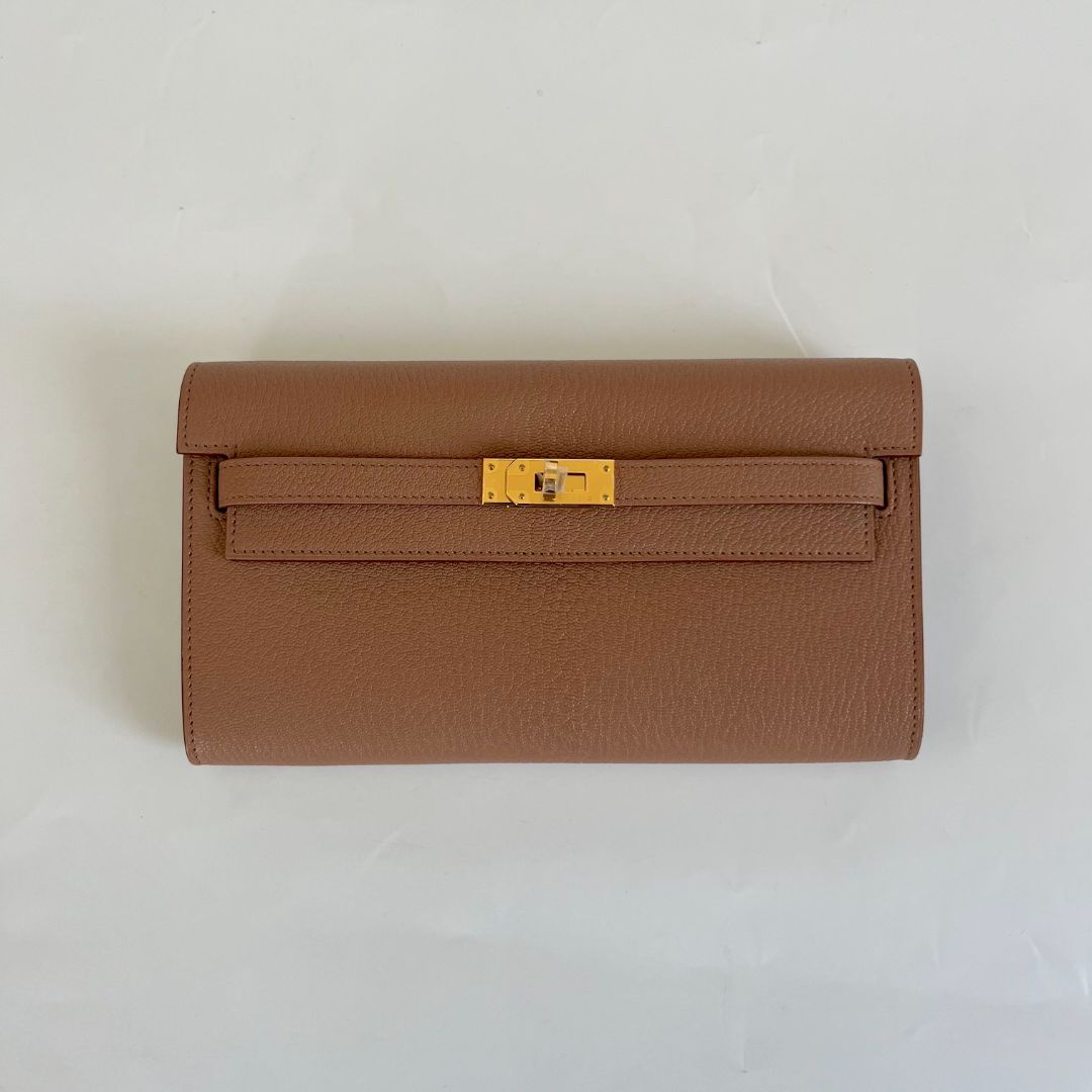 Hermès Kelly to Go Chevre Mysore leather with gold hardware