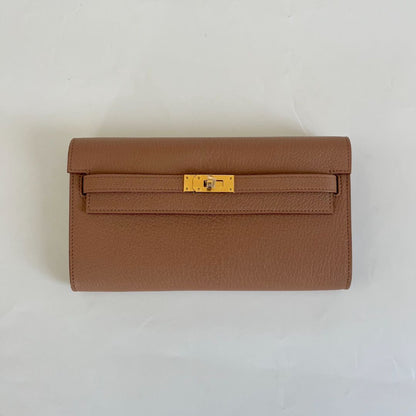Hermès Kelly to Go Chevre Mysore leather with gold hardware