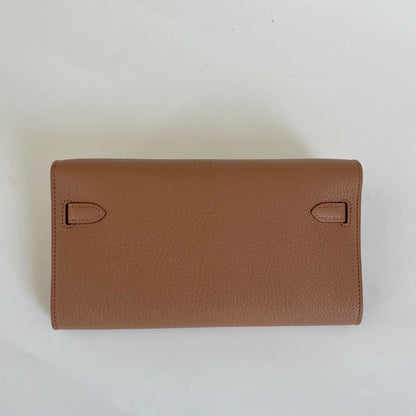 Hermès Kelly to Go Chevre Mysore leather with gold hardware