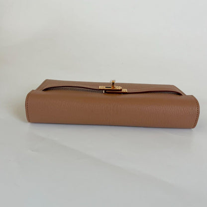 Hermès Kelly to Go Chevre Mysore leather with gold hardware
