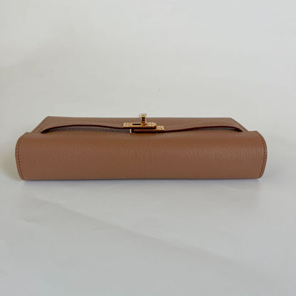 Hermès Kelly to Go Chevre Mysore leather with gold hardware
