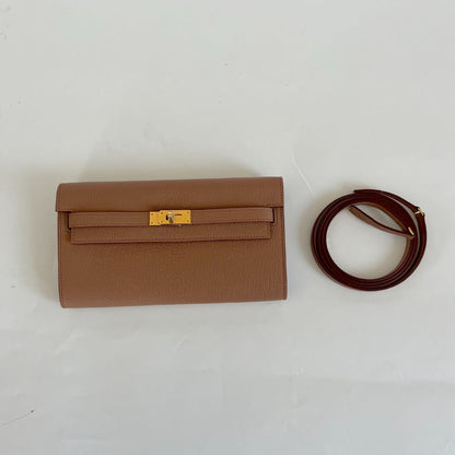Hermès Kelly to Go Chevre Mysore leather with gold hardware