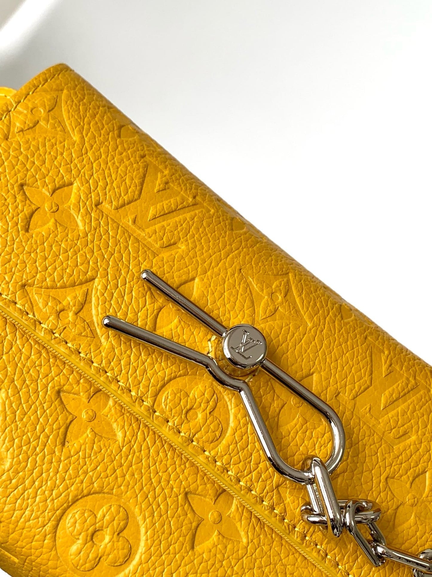 Louis Vuitton M82917 Steamer Wearable Wallet