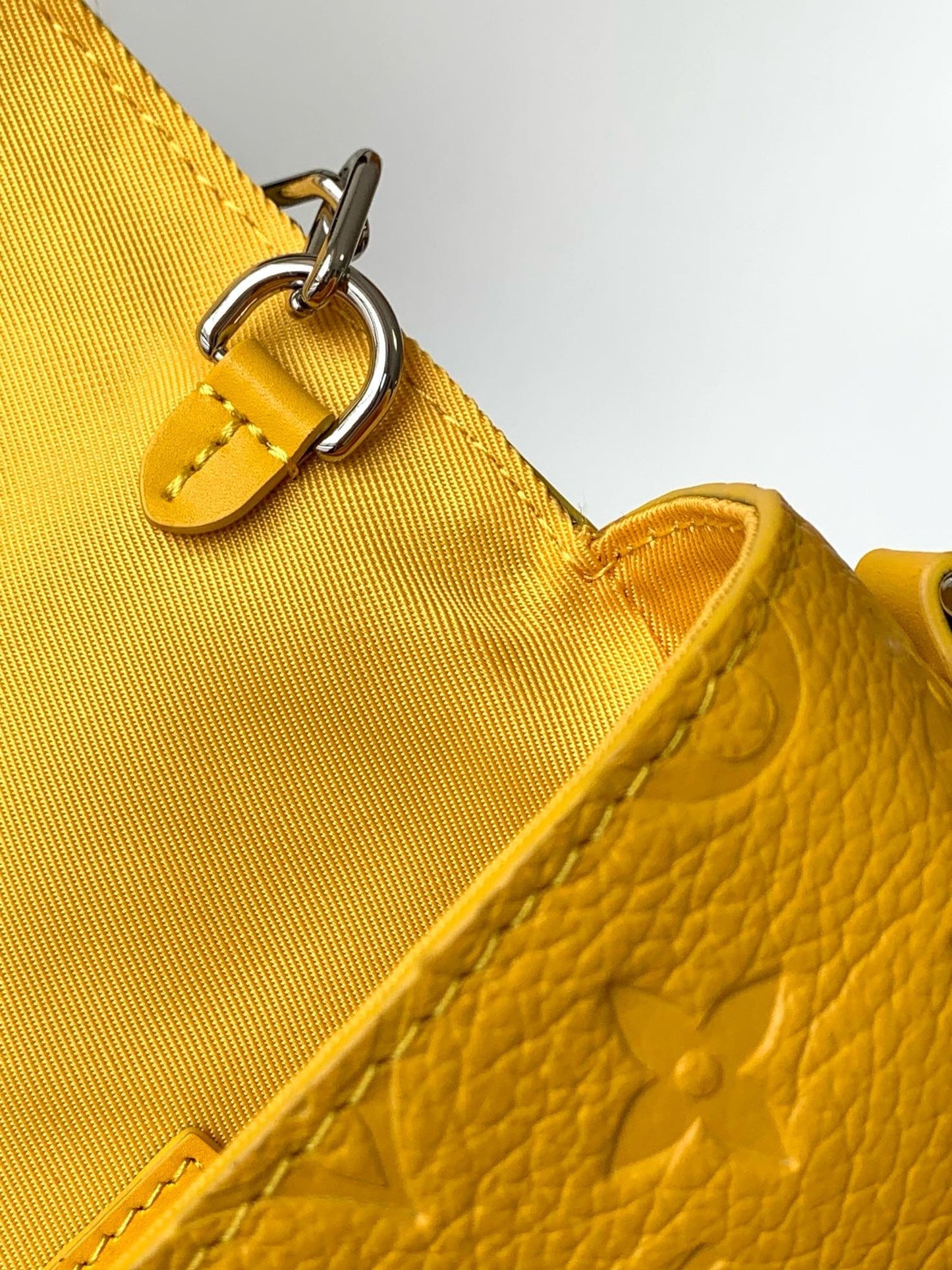 Louis Vuitton M82917 Steamer Wearable Wallet