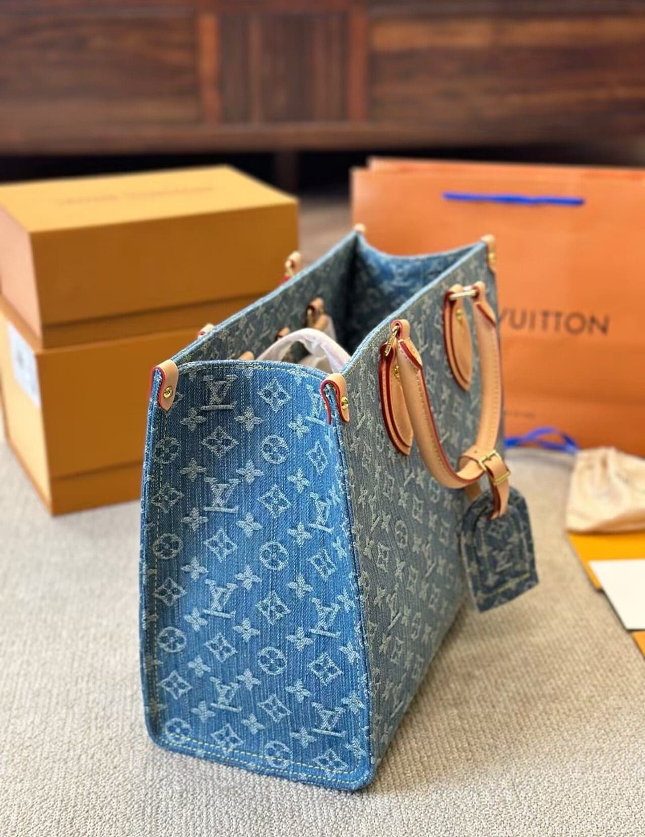 Louis Vuitton OnTheGo MM M46871