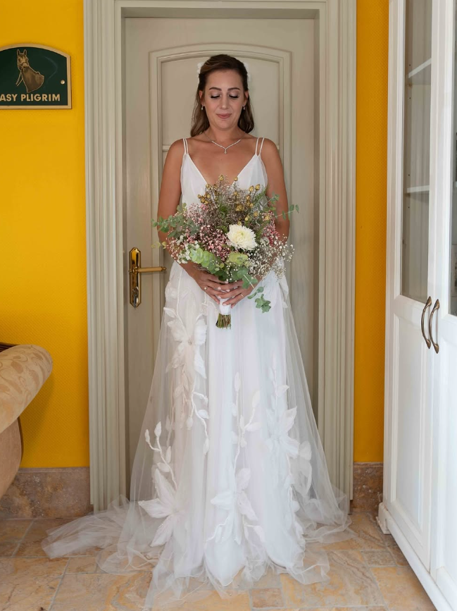 Elegant A Line Spaghetti Strap Appliques Tulle Long Sweep Open Back Wedding Dress SH2284