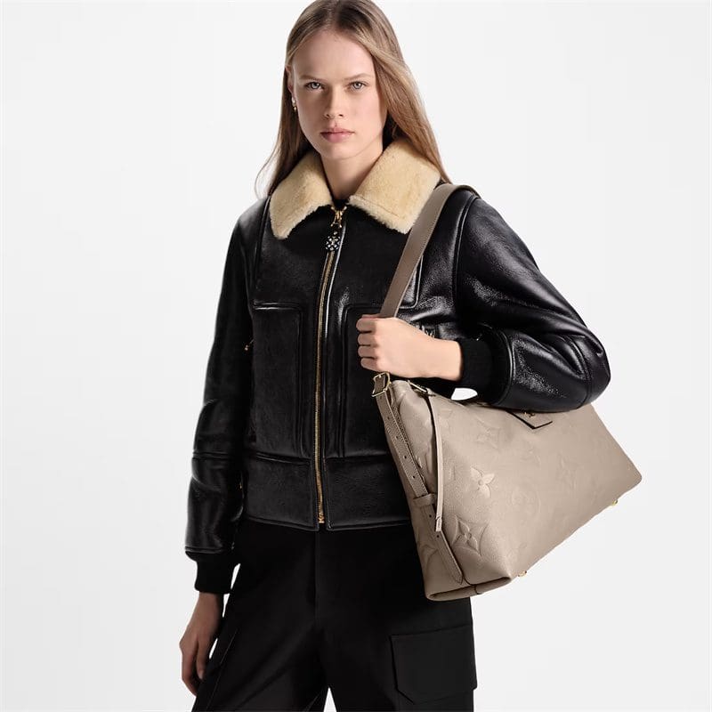 Louis Vuitton CARRYALL MM – EXCLUSIVELY ONLINE M46292