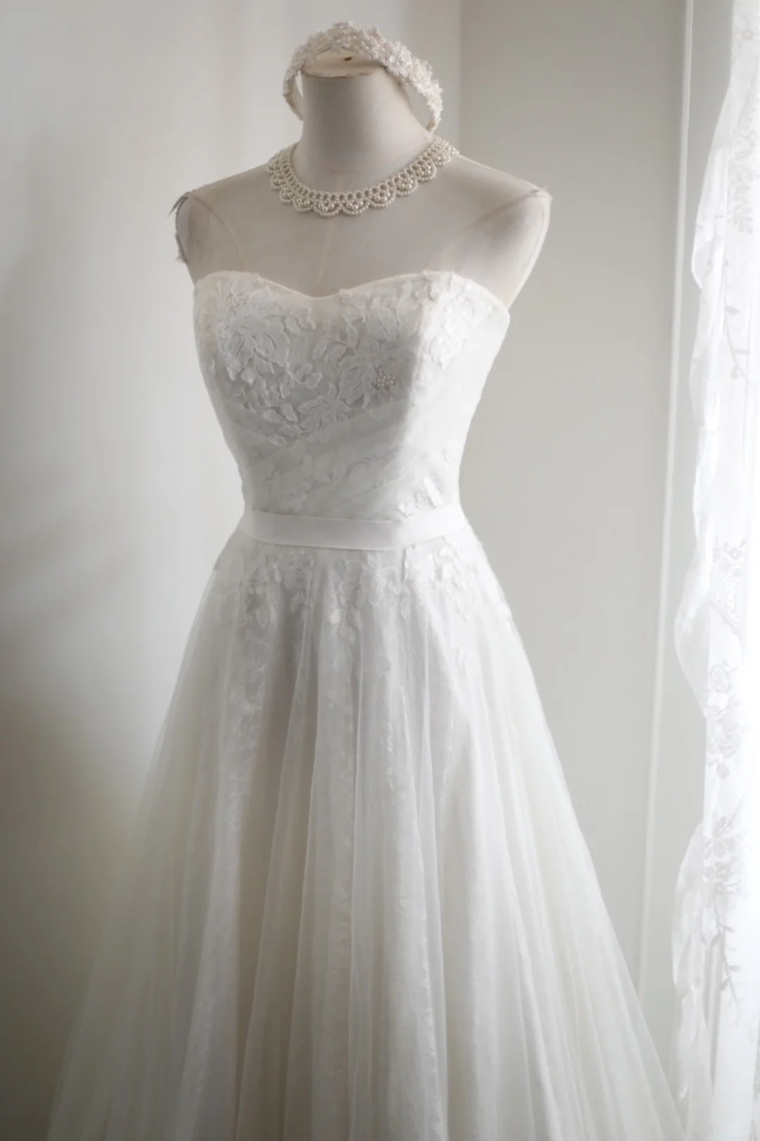 Vintage Strapless White Tulle Lace Appliques Wedding Dress S539