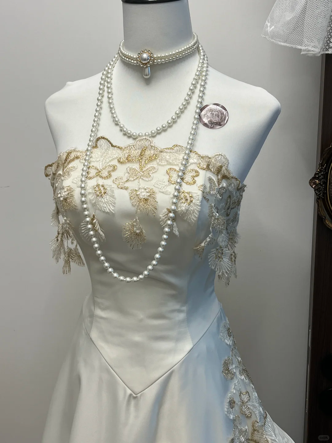 Vintage A Line Strapless Golden Appliques White Satin Long Prom Dress Party Dress SH3032