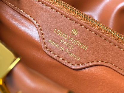 Louis Vuitton M11617 Capucines BB