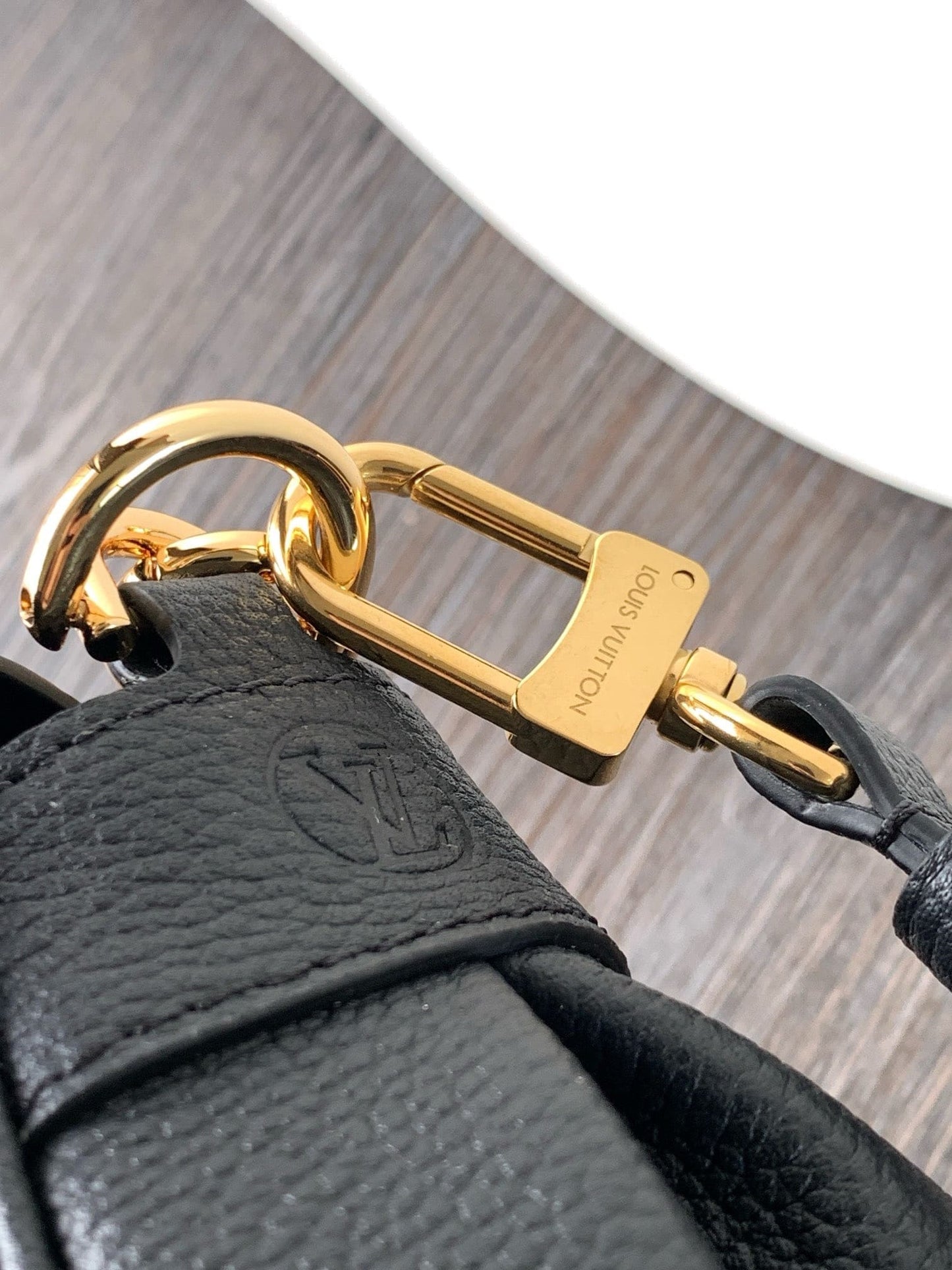Louis Vuitton M45813 Favorite