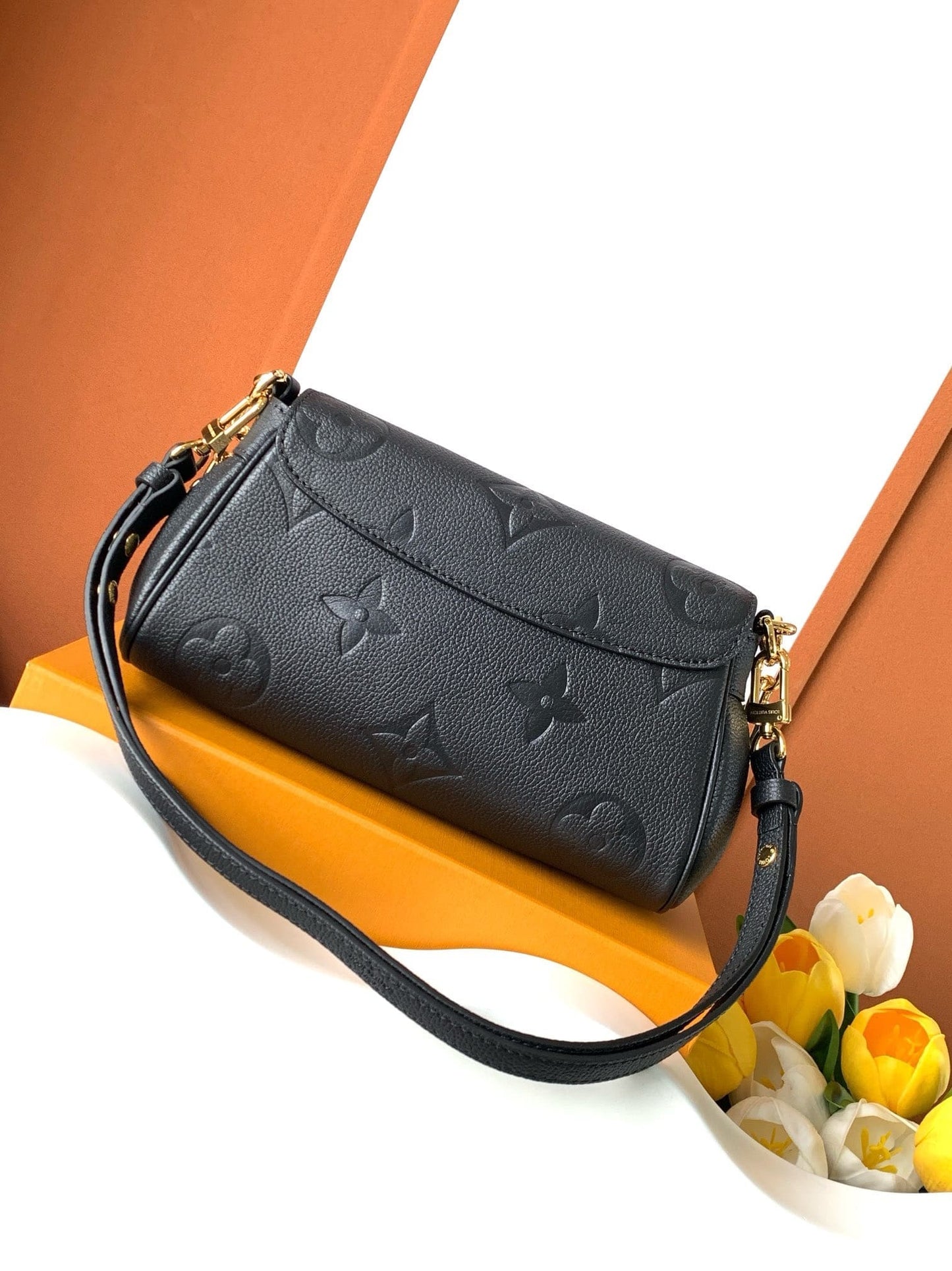 Louis Vuitton M45813 Favorite