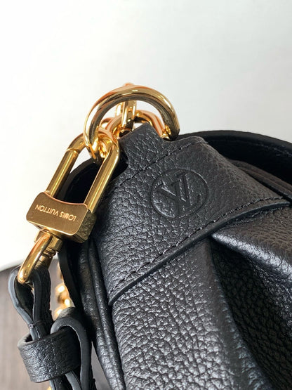 Louis Vuitton M45813 Favorite