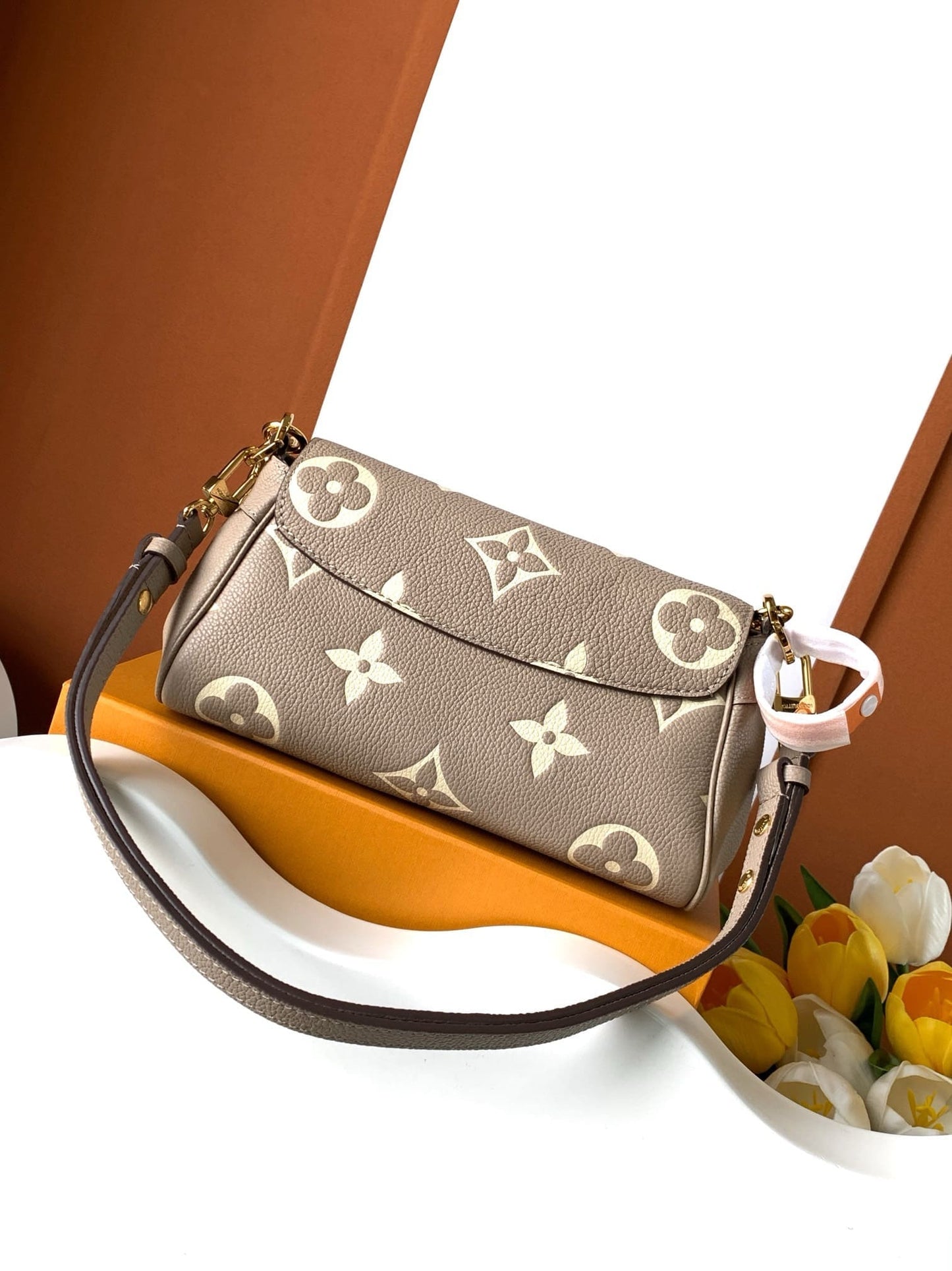 Louis Vuitton M45836 Favorite