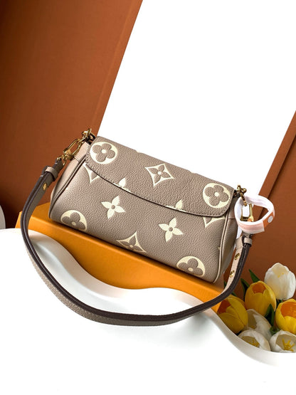 Louis Vuitton M45836 Favorite