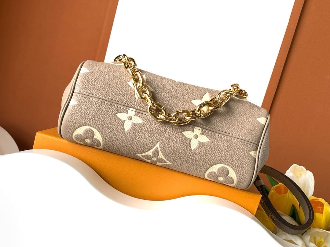 Louis Vuitton M45836 Favorite