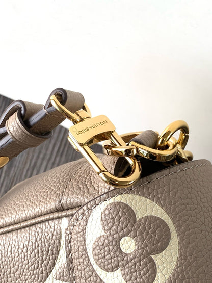 Louis Vuitton M45836 Favorite