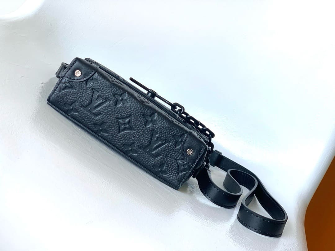 Louis Vuitton M81746 Steamer Wearable Wallet