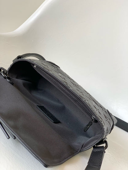 Louis Vuitton M81746 Steamer Wearable Wallet