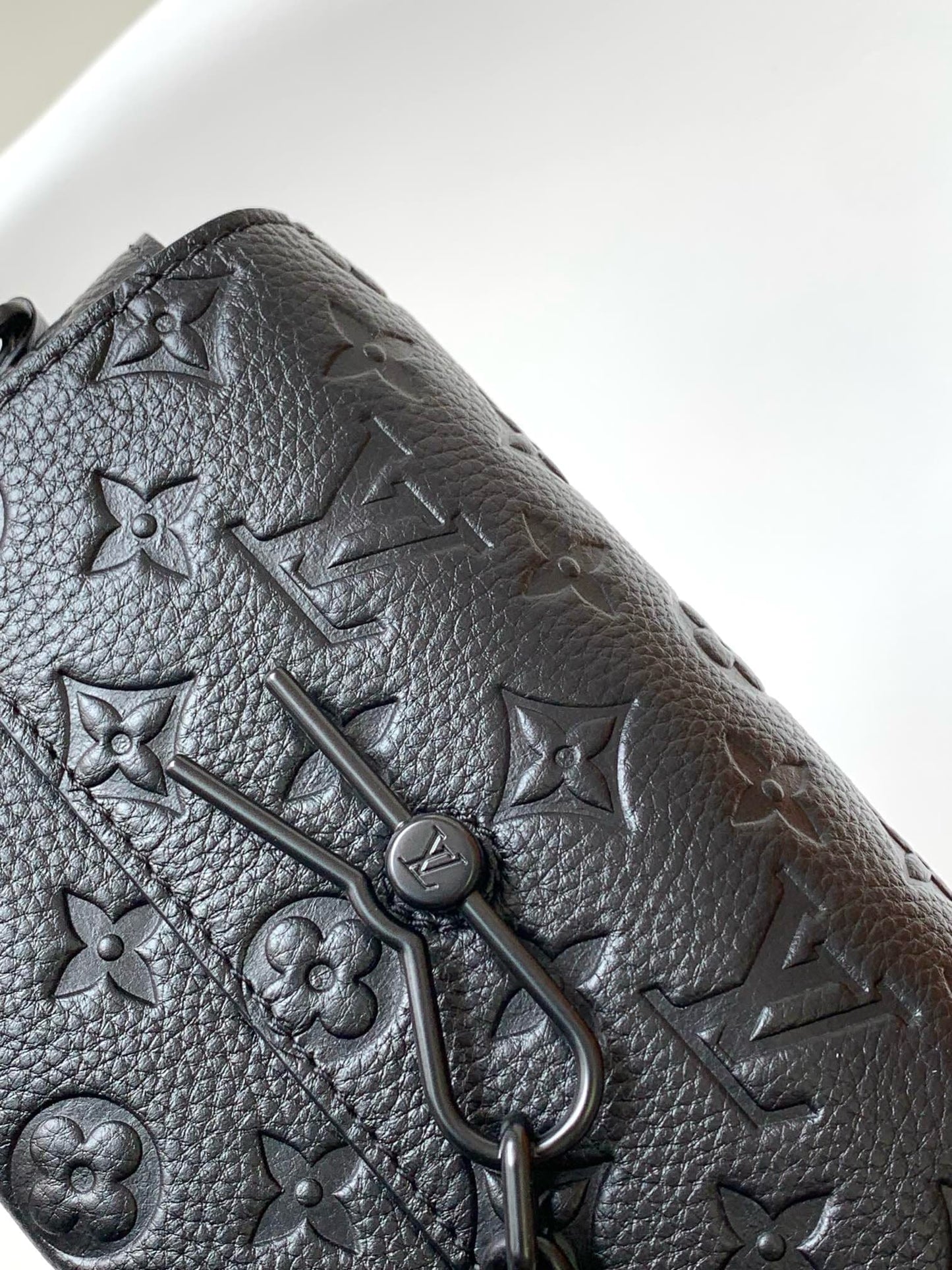 Louis Vuitton M81746 Steamer Wearable Wallet