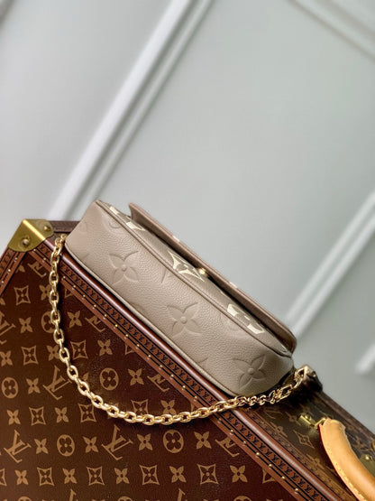 Louis Vuitton M82211 Wallet On Chain Ivy