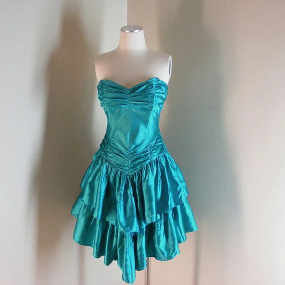 Elegant Sweetheart Blue Satin 17th Birthday Outfits  Short Graduation Homecoming Dress S915