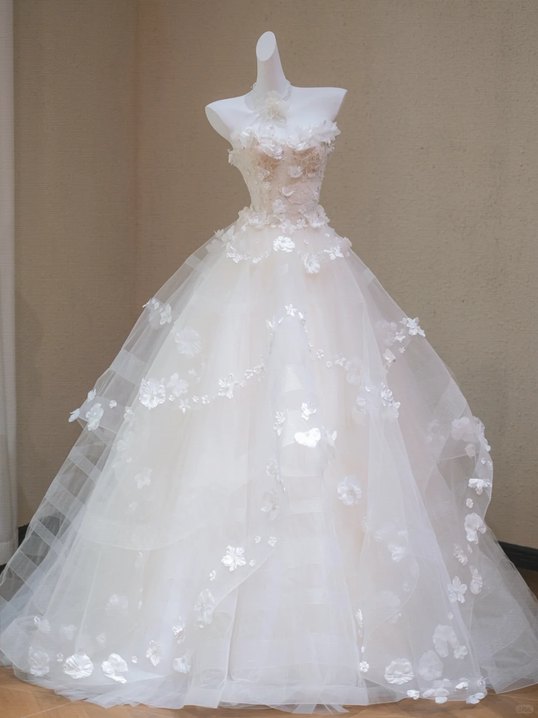 Beautiful Sweetheart Neck White Tulle Lace Appliques Long Wedding Dress Bridal Dress S907