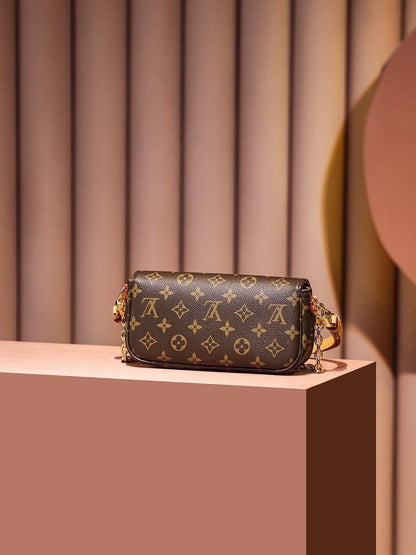 Louis Vuitton Wallet on Chain Ivy Monogram M81911