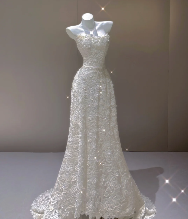 Elegant A Line Strapless White Lace Sleeveless Long Wedding Dresses Brides Dress P0014