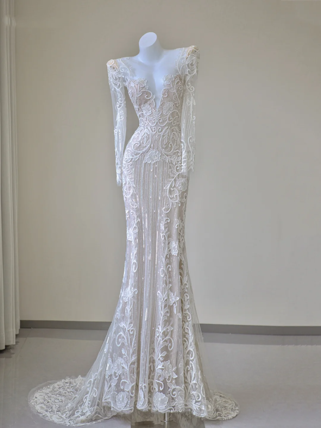 Unique Mermaid V Neckline White Lace Long Sleeves Wedding Dresses Brides Dress P0023