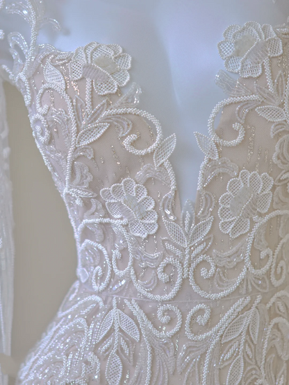 Unique Mermaid V Neckline White Lace Long Sleeves Wedding Dresses Brides Dress P0023