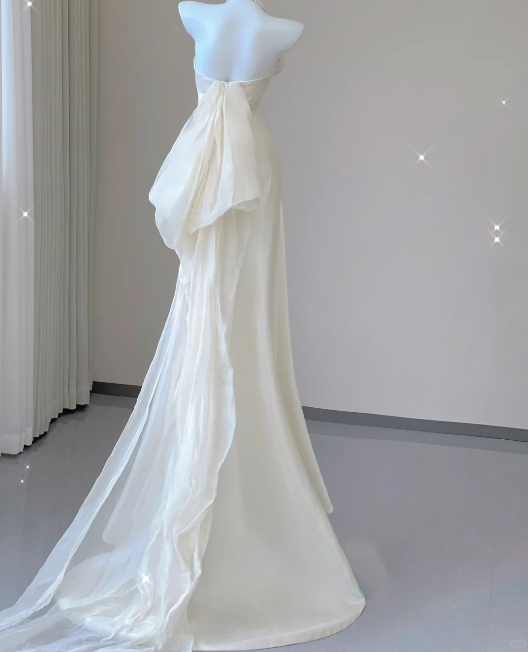 Unique Mermaid Sweetheart Ivory Satin Long Wedding Dresses Brides Dress P0030
