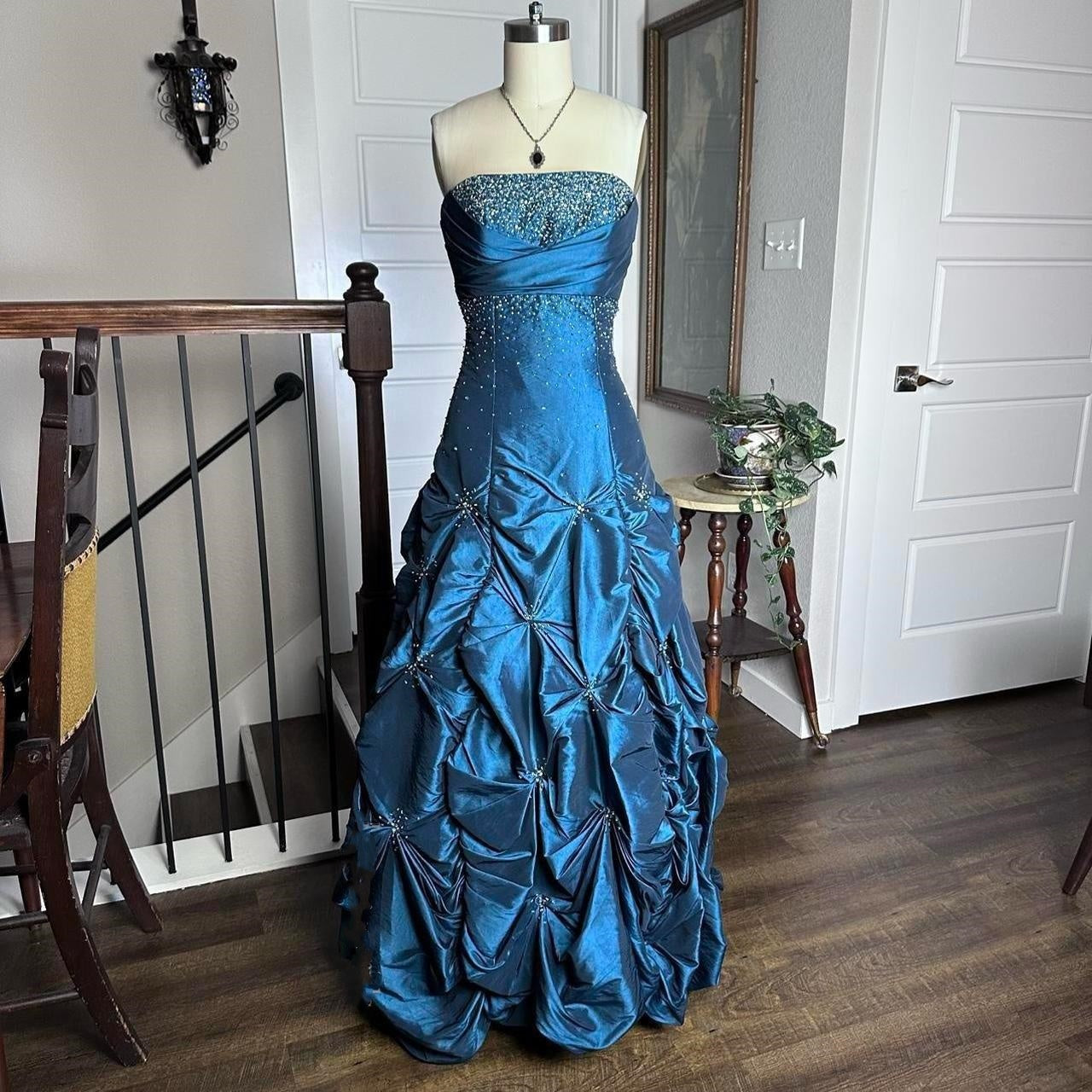 Blue Vintage Elegant Exquisite Beading Long Satin Floor Length Ball Gown Evening Gown Party Dress gh3936