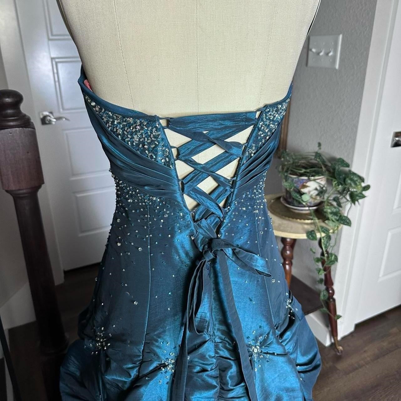 Blue Vintage Elegant Exquisite Beading Long Satin Floor Length Ball Gown Evening Gown Party Dress gh3936