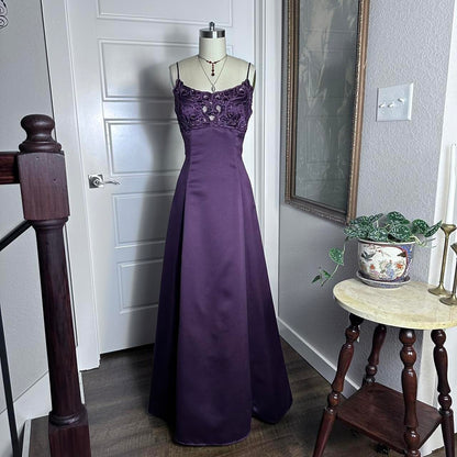 Purple Vintage Fashion Elegant Exquisite Beaded Long Spaghetti Strap Satin prom dress Evening Dress Party Dress gh3676
