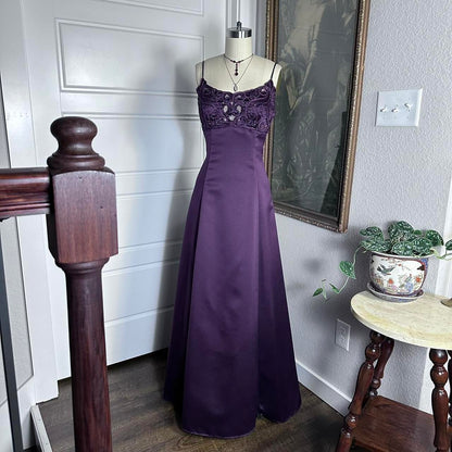 Purple Vintage Fashion Elegant Exquisite Beaded Long Spaghetti Strap Satin prom dress Evening Dress Party Dress gh3676