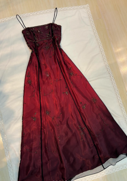 Chic A line Spaghetti Straps Burgundy Sleeveless Evening Dress Tulle Long Prom Dresses P2339