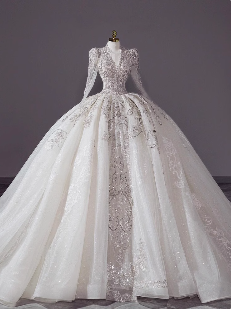 Long-sleeved V-neck French-style luxurious floor-length white wedding dress P2483