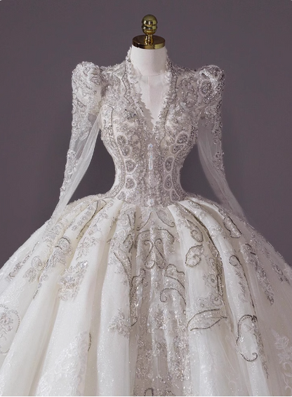 Long-sleeved V-neck French-style luxurious floor-length white wedding dress P2483