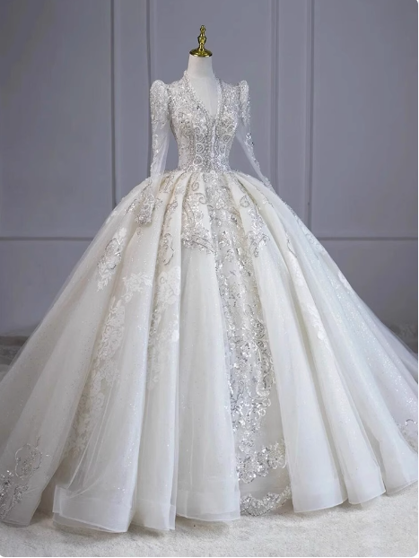 Long-sleeved V-neck French-style luxurious floor-length white wedding dress P2483