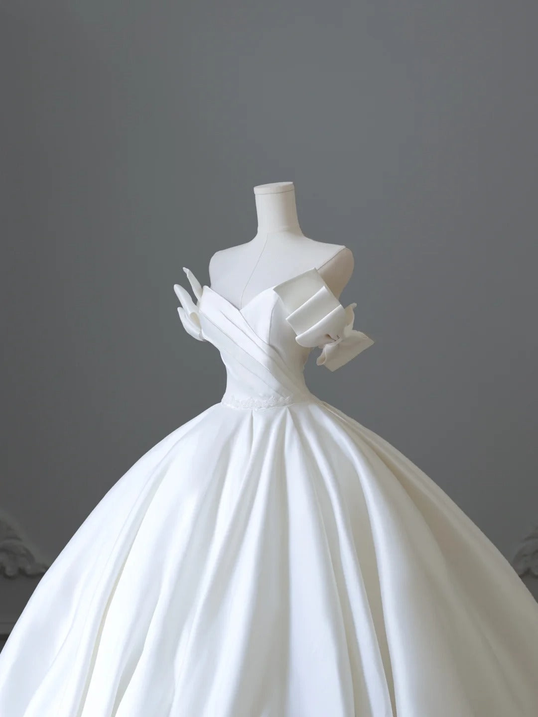 Classic V-neck bow elegant satin white light wedding dress P2501