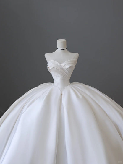 Clean white flowing V-neck satin lace wedding dress P2502