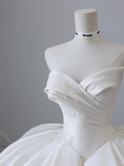 Clean white flowing V-neck satin lace wedding dress P2502